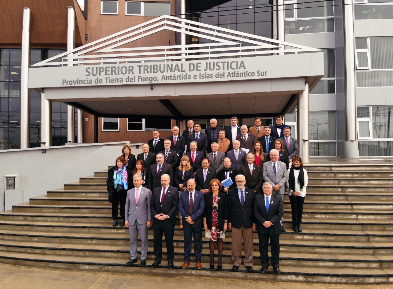 Jueces y juezas de los Tribunales Superiores del país