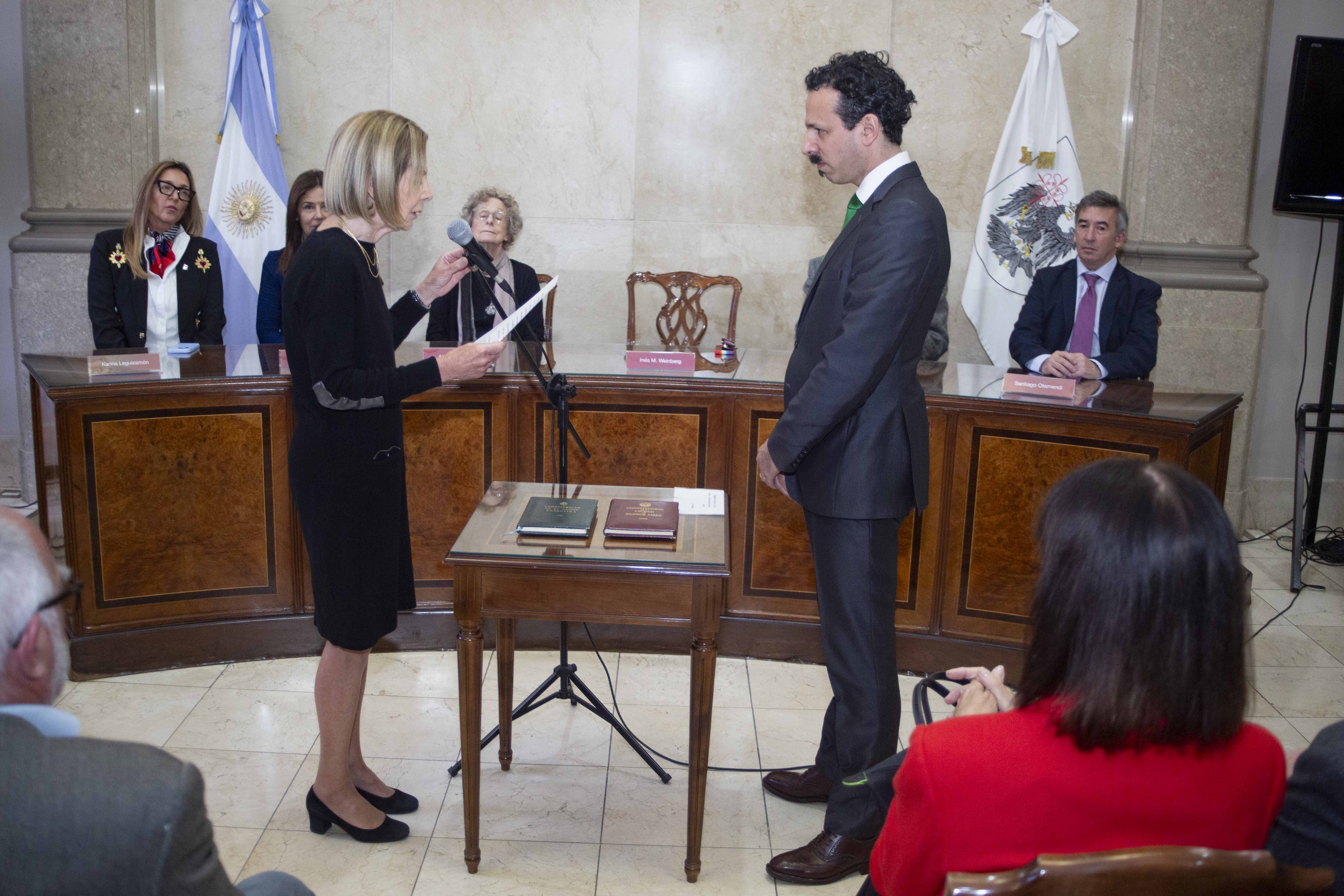 Momento de la jura ante la Presidente del Tribunal Superior de Justicia