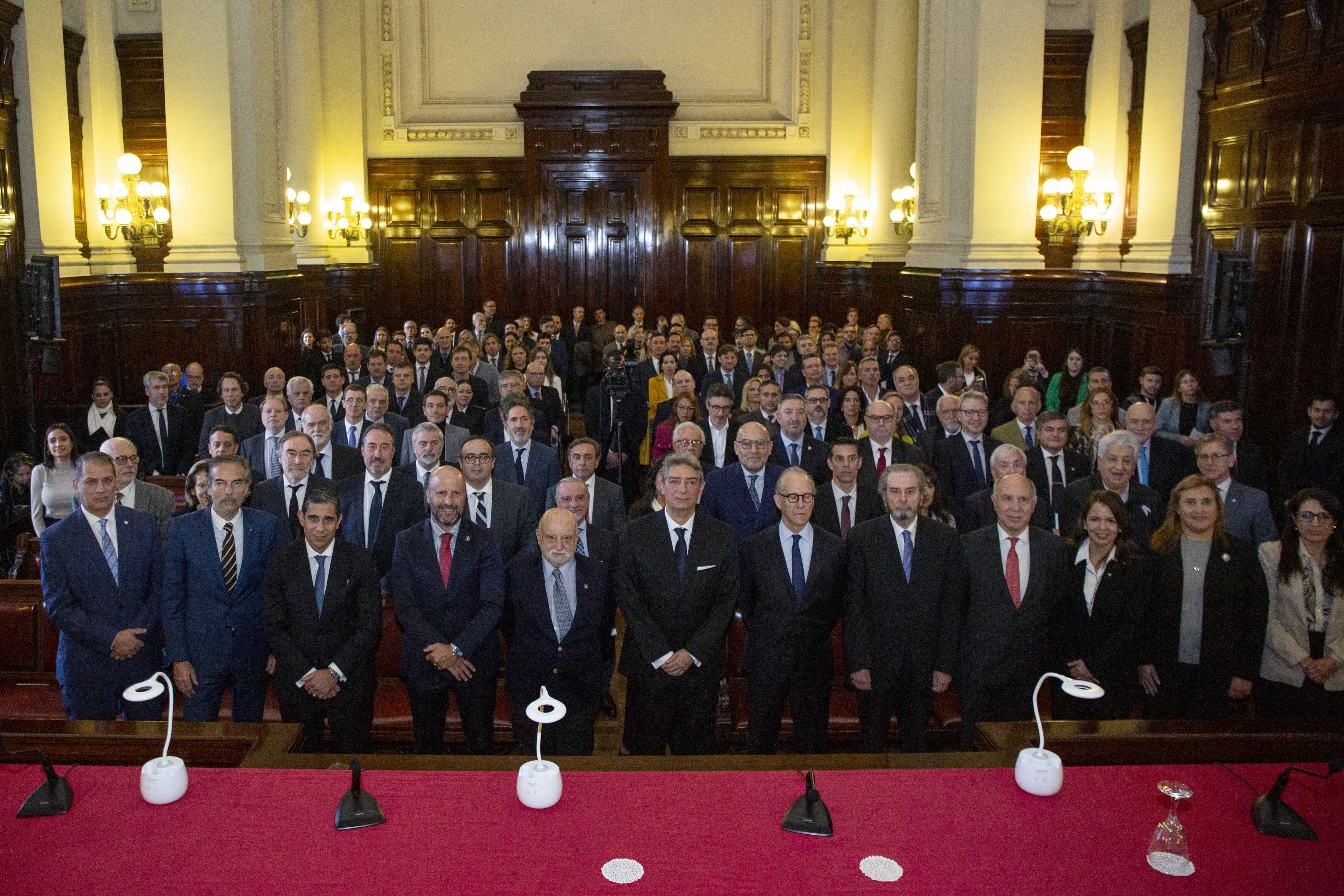 Funcionarios judiciales en el Salón B. Gorostiaga de la Corte Suprema de Justicia de la Nación.