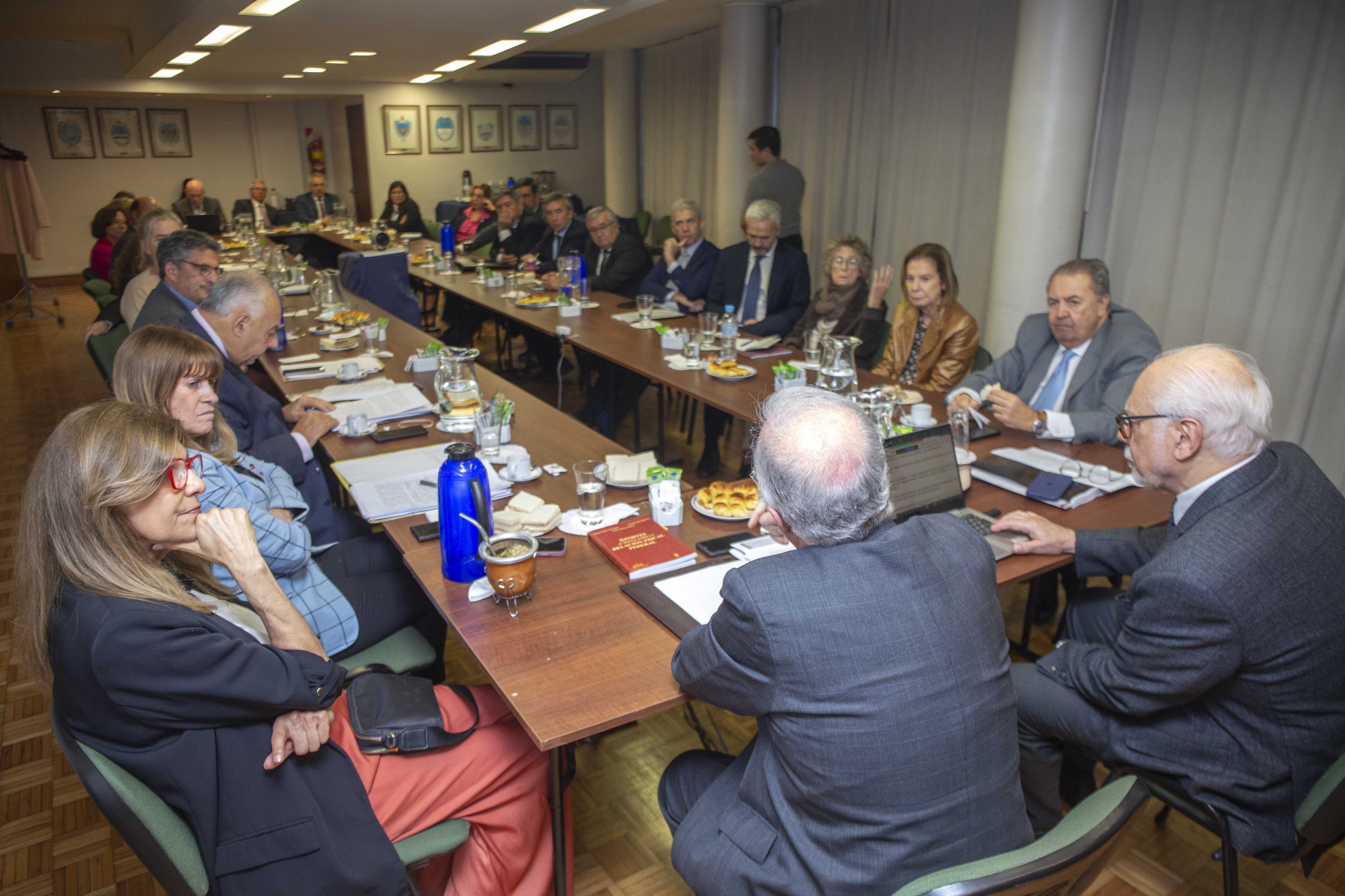 Juezas y jueces de Cortes y Superiores Tribunales de Justicia de las Provincias Argentinas y Ciudad Autónoma de Buenos Aires.