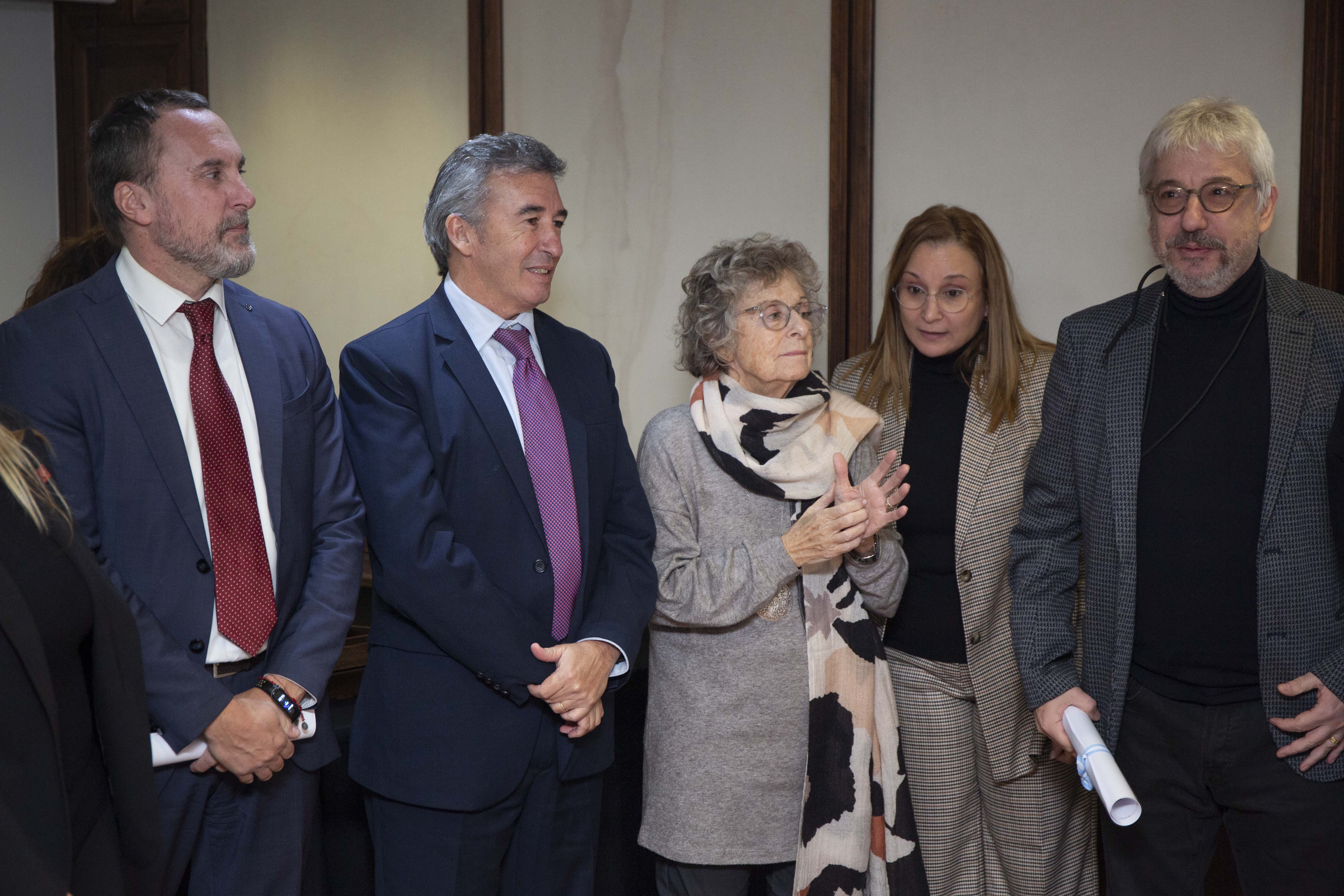 Los jueces del Tribunal Superior de Justicia Dr. Santiago Otamendi y Dra. Alicia E. C. Ruiz junto a los nuevos consejeros Dres. Martín Converset, Gabriela Zangaro y Horacio Corti.