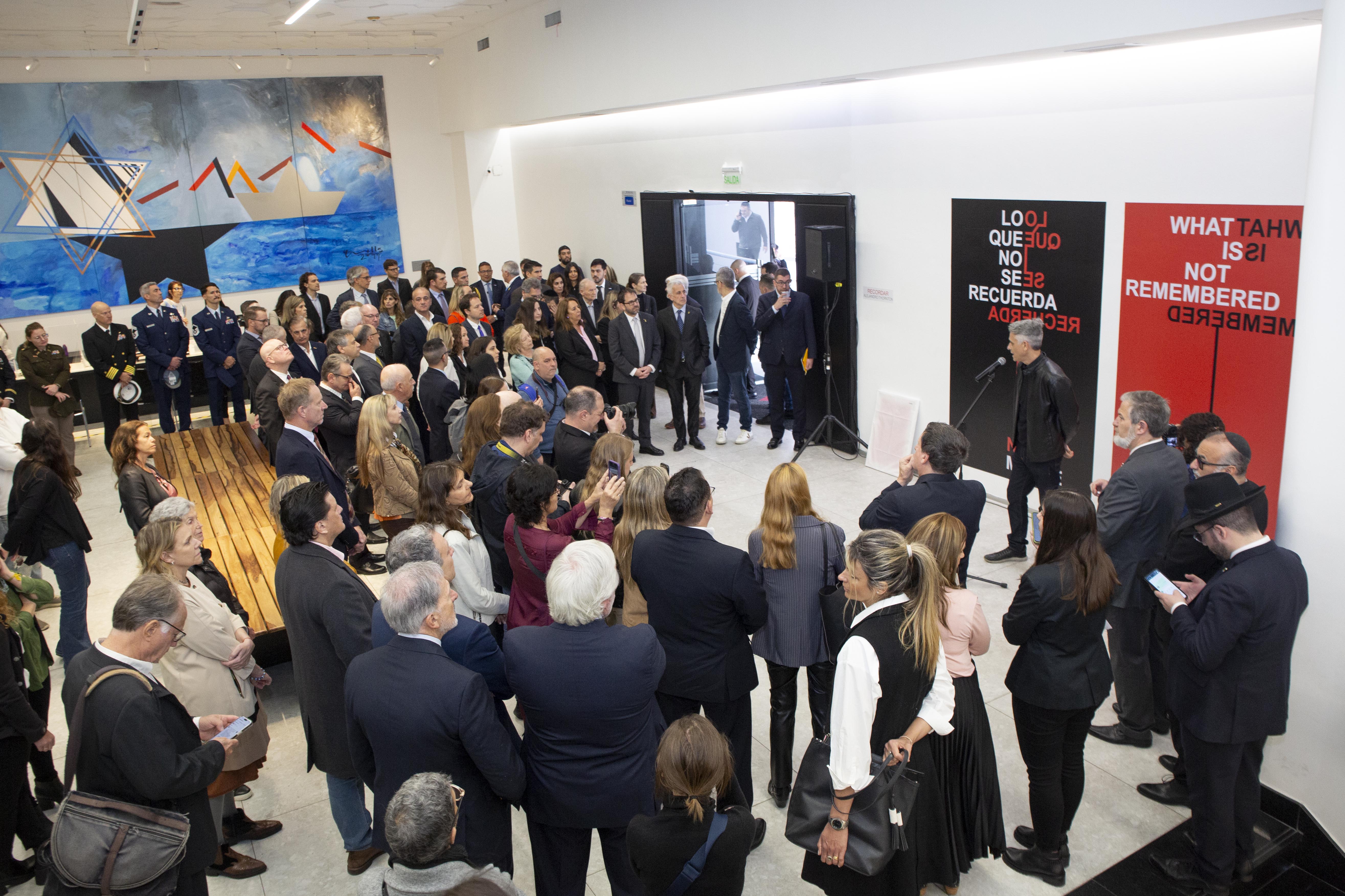 Inauguración de la obra “Recordar” del artista visual Ale Thornton.