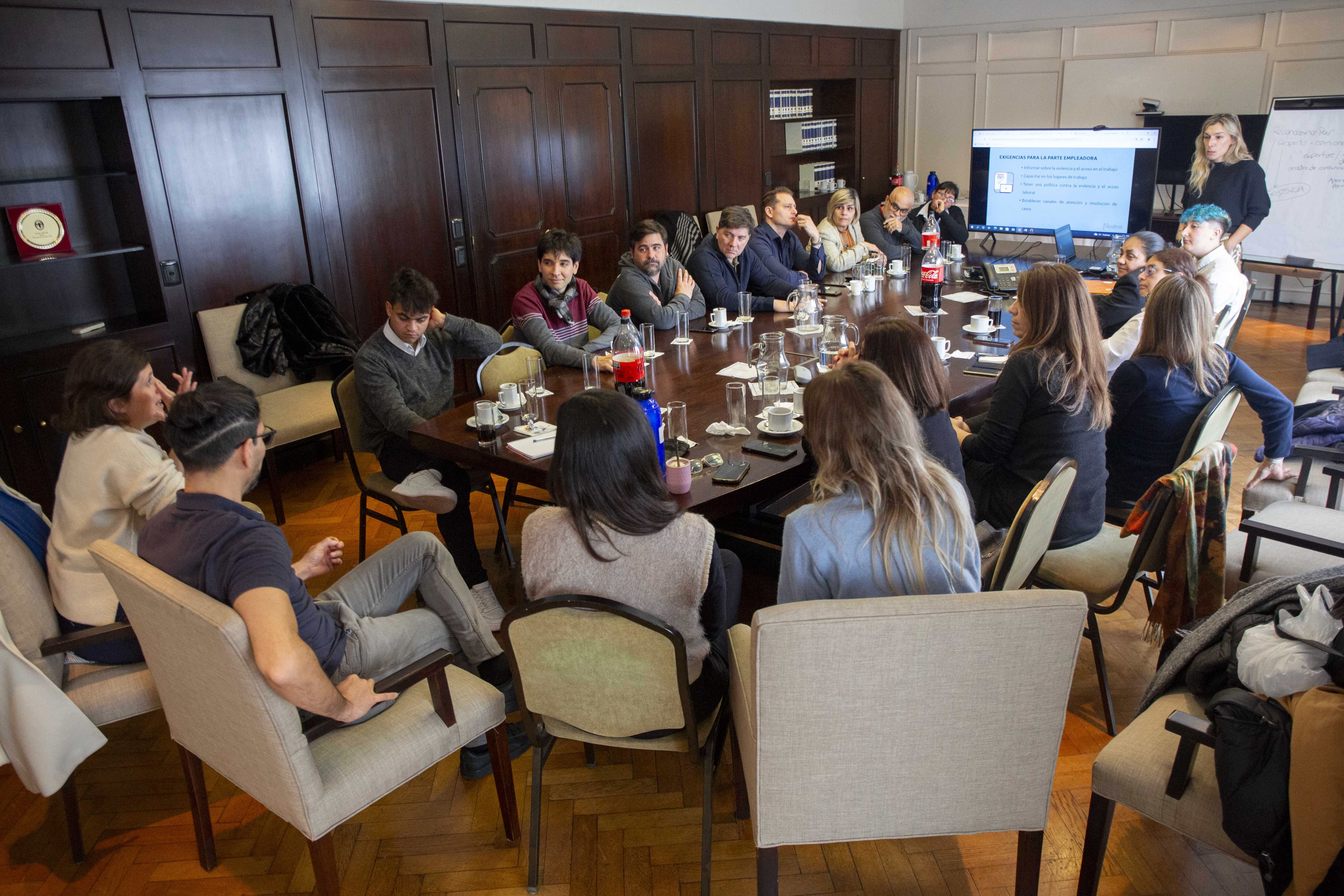 Personal dependiente de Presidencia del Tribunal Superior durante la capacitación en violencias de género.