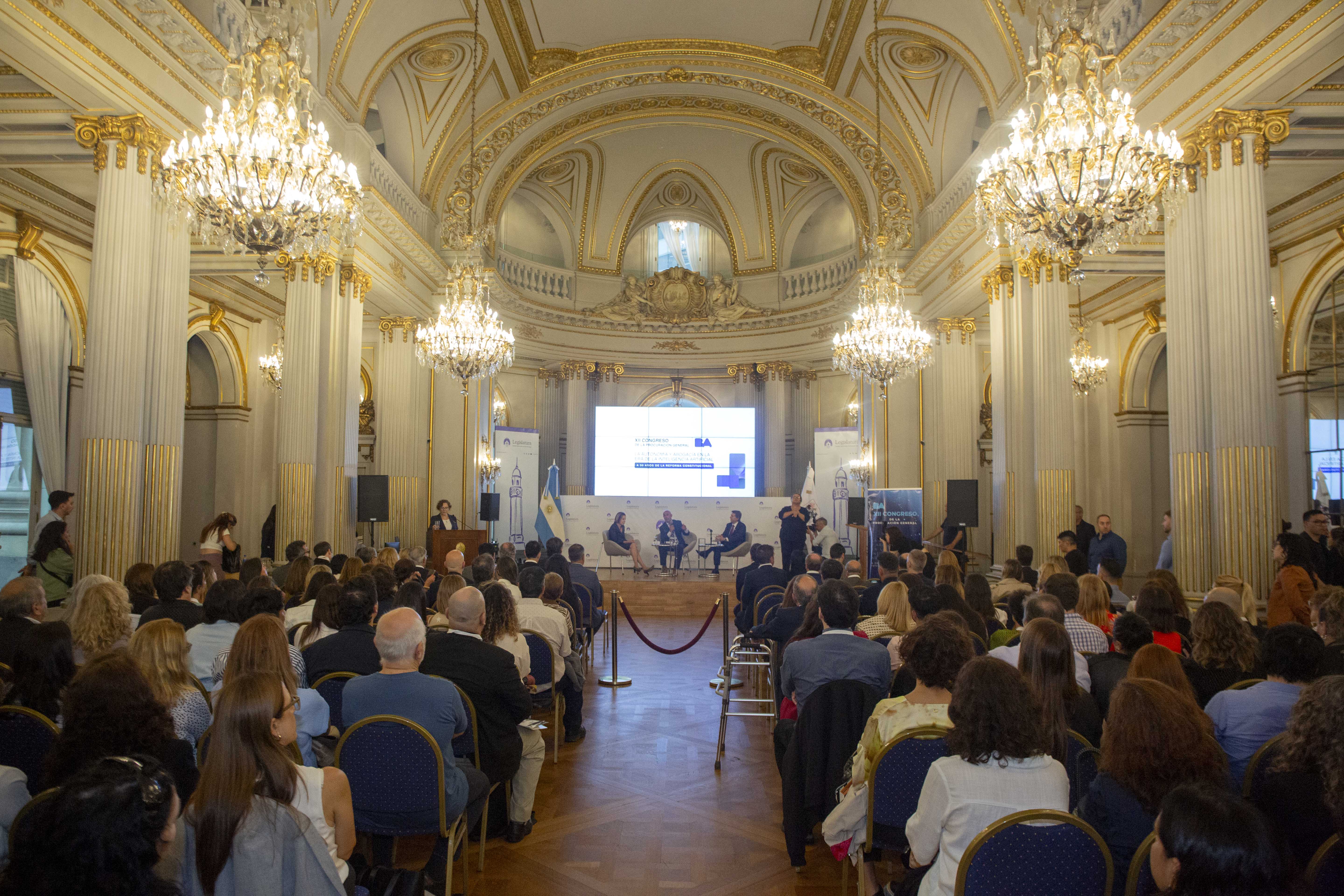 Apertura del XII Congreso en el Salón Dorado de la Legislatura Porteña