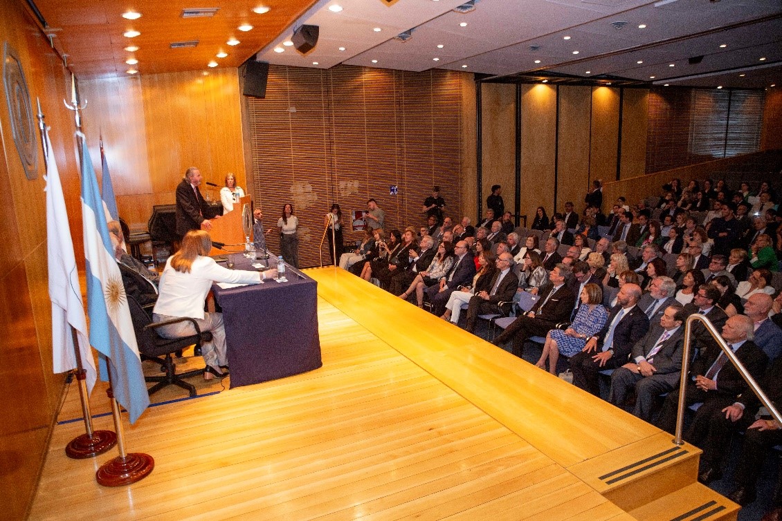 El auditorio del Colegio Público de la Abogacía de la Capital Federal durante el reconocimiento al juez Juan Carlos Maqueda.