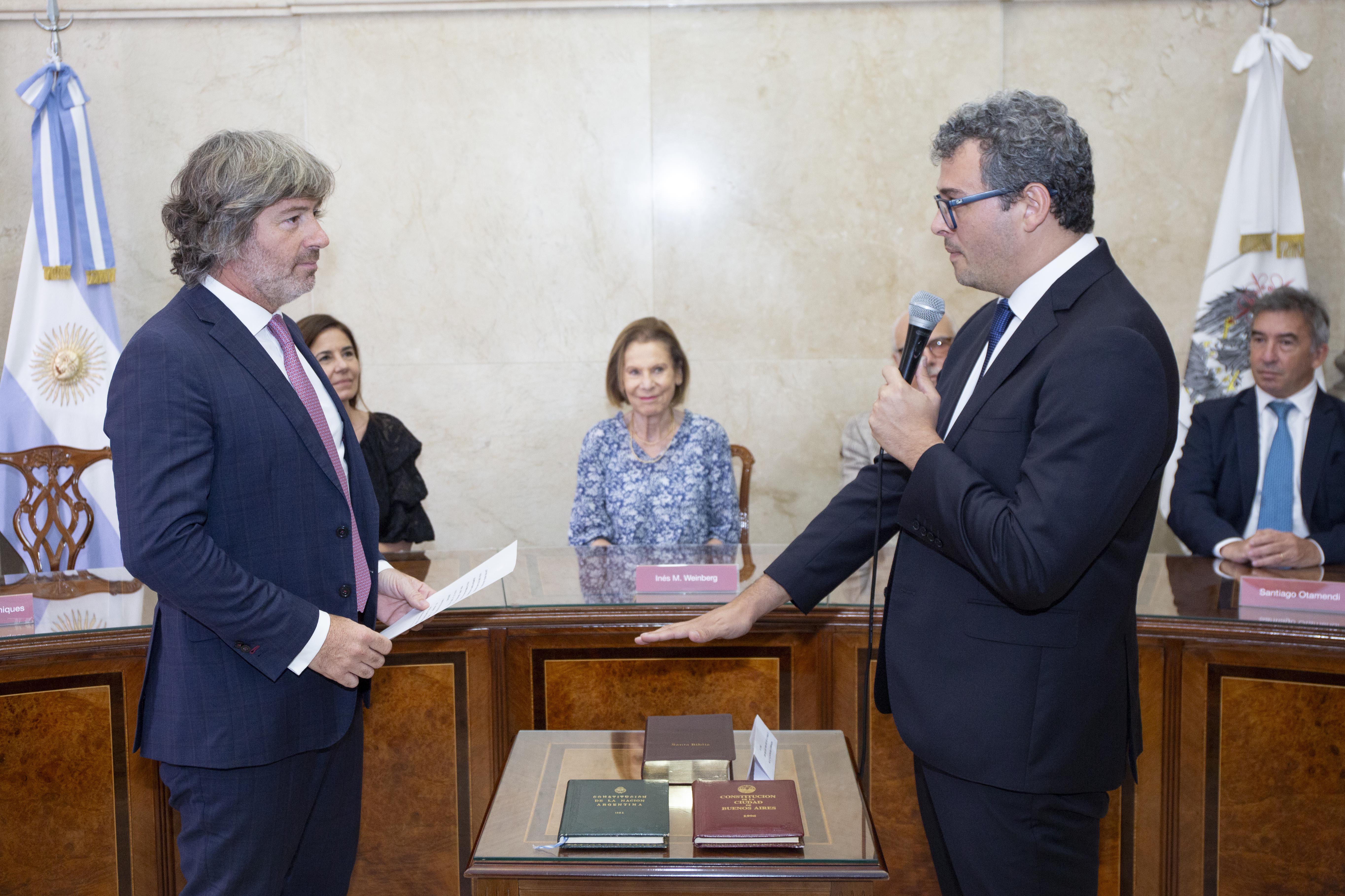 El Dr. Juan Pablo Andueza al momento de jurar como Fiscal de Primera Instancia en lo Penal, Penal Juvenil, Contravencional y de Faltas de la Ciudad.