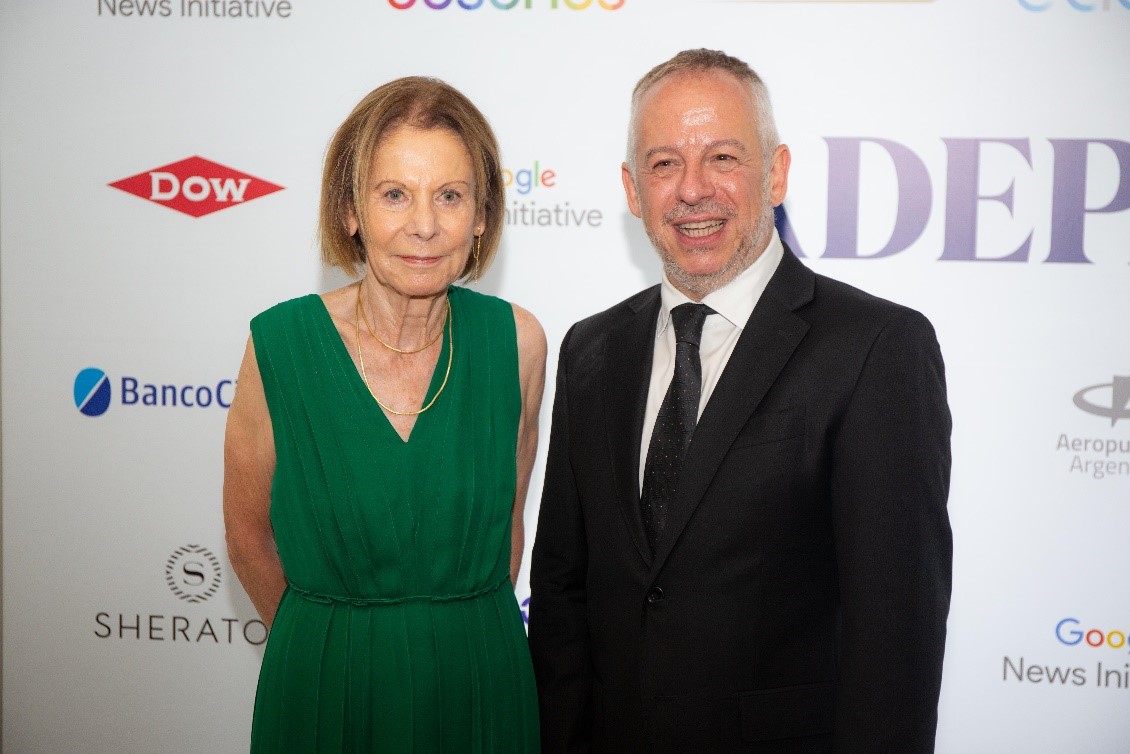 La jueza Inés M. Weinberg, presidente del Tribunal Superior, junto al presidente de ADEPA Martín Etchevers.