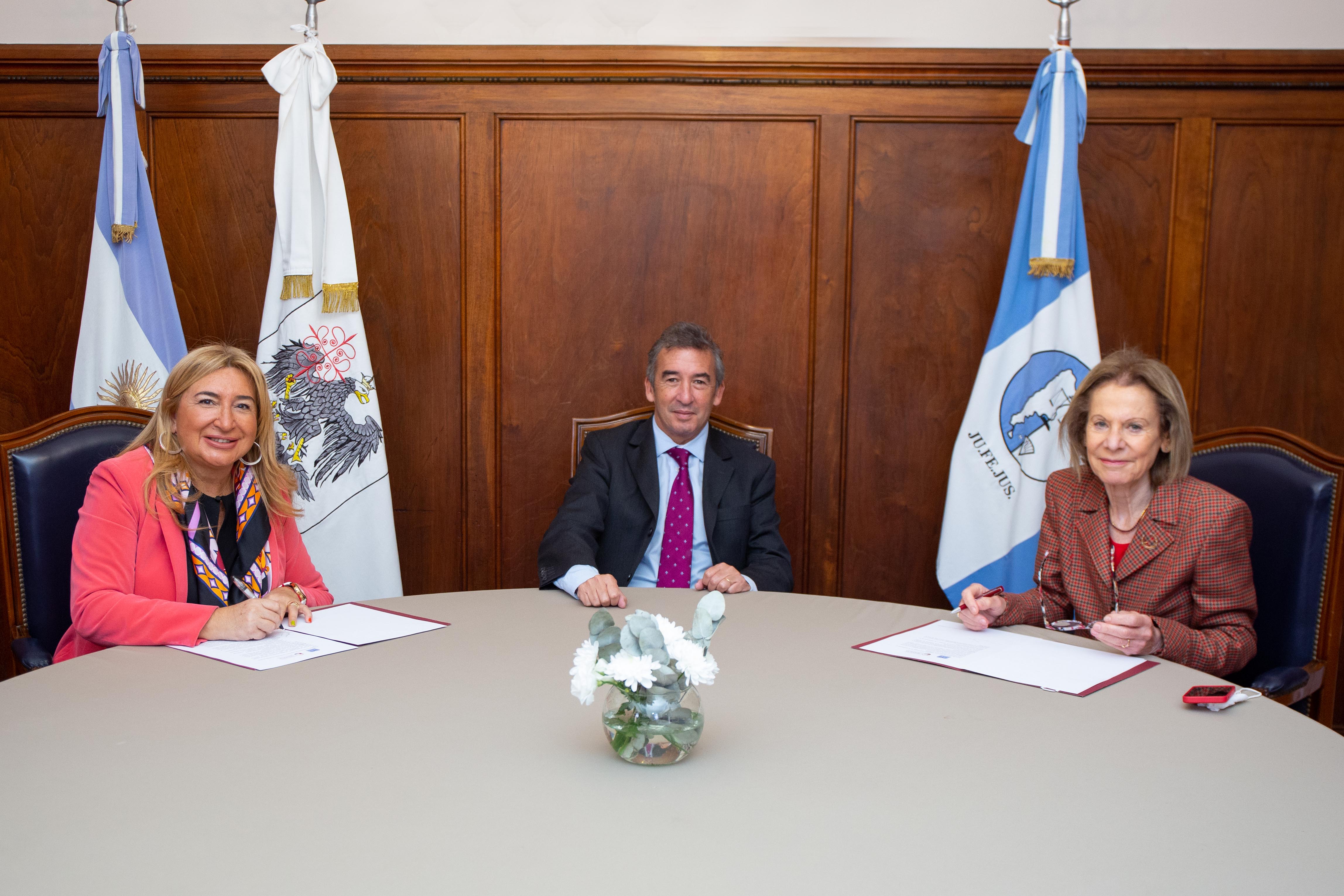 Marcela Ruiz, Santiago Otamendi e Inés M. Weinberg.