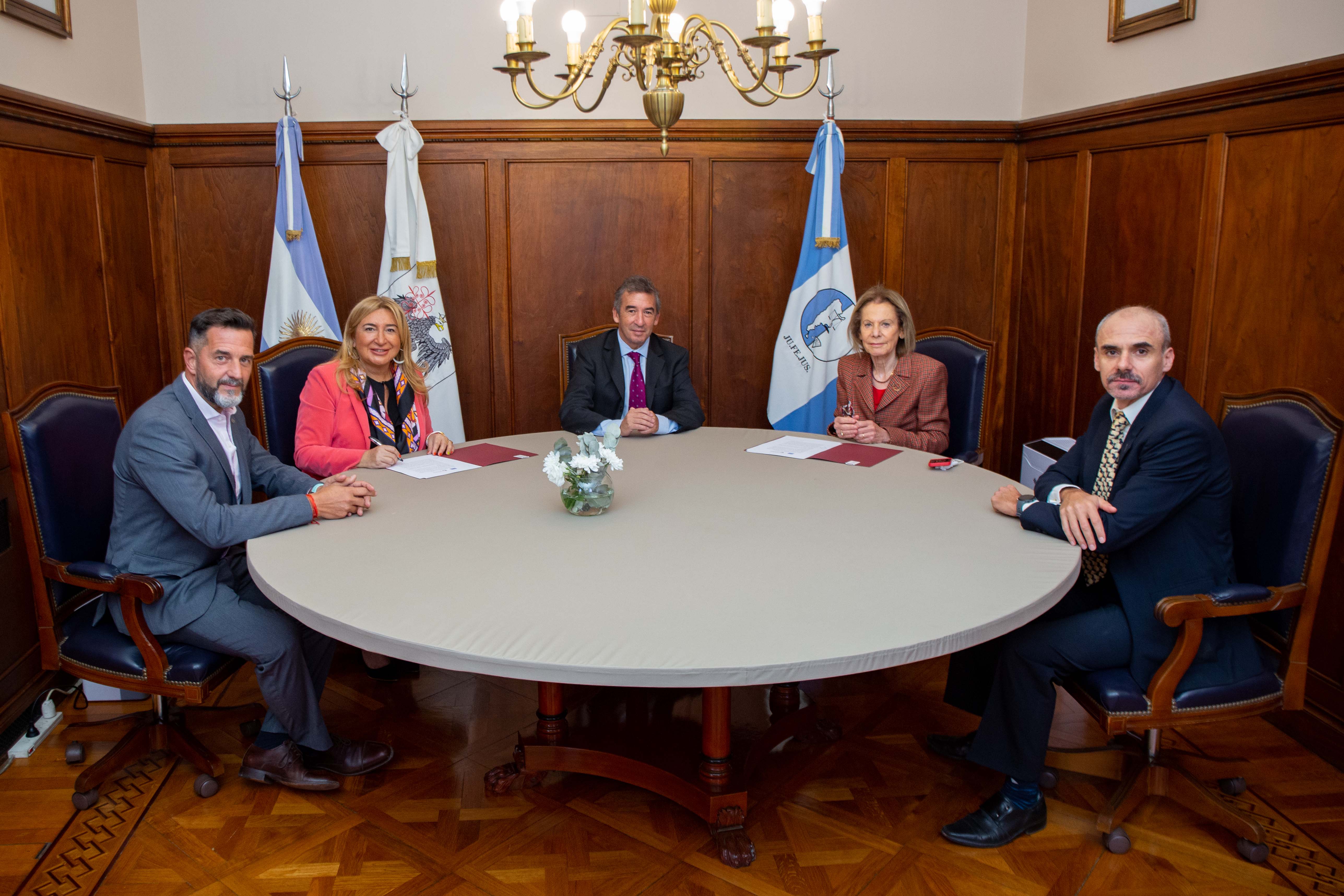 Christian Fabio, Marcela Ruiz, Santiago Otamendi, Inés M. Weinberg y Nicolás E. Negri.