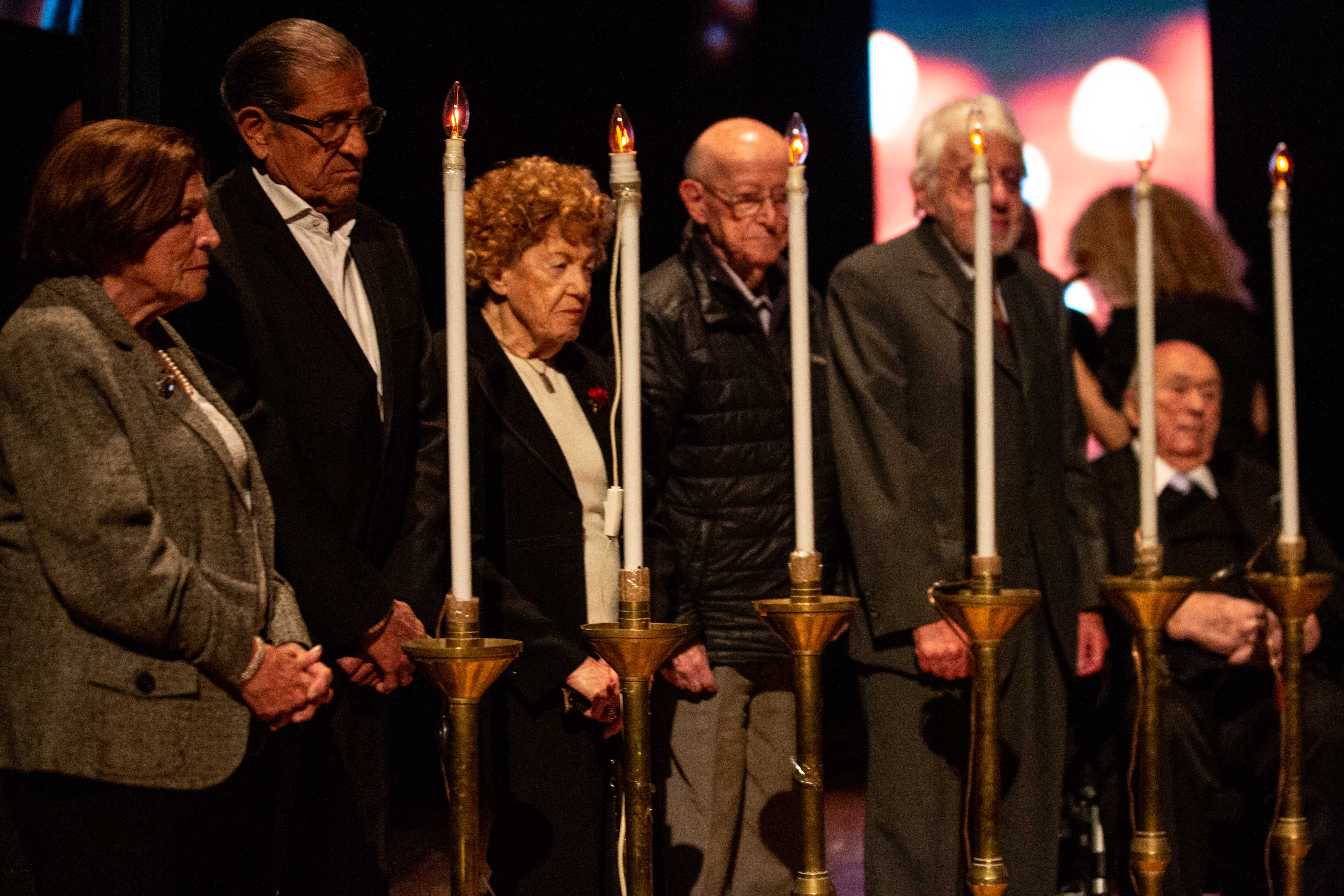 Homenaje de familiares y sobrevivientes a las víctimas de los campos de concentración.