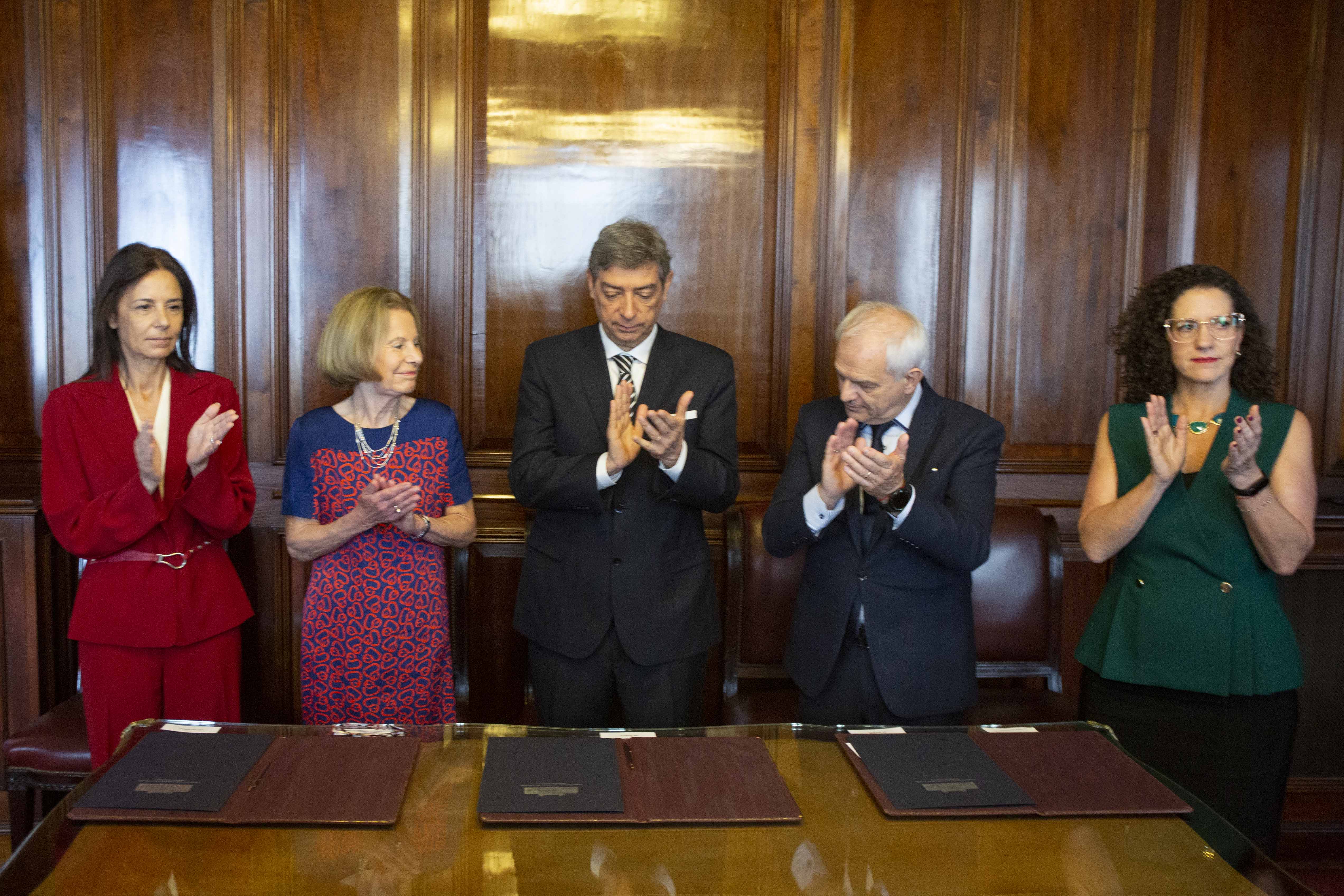 De izq. a der: las juezas Marcela De Langhe e Inés M. Weinberg, de la ciudad de Buenos Aires; el juez Horacio Rosatti, de la Corte Suprema de Nación; Alberto Maques  y Ana Salvatelli, consejeros de la justicia porteña