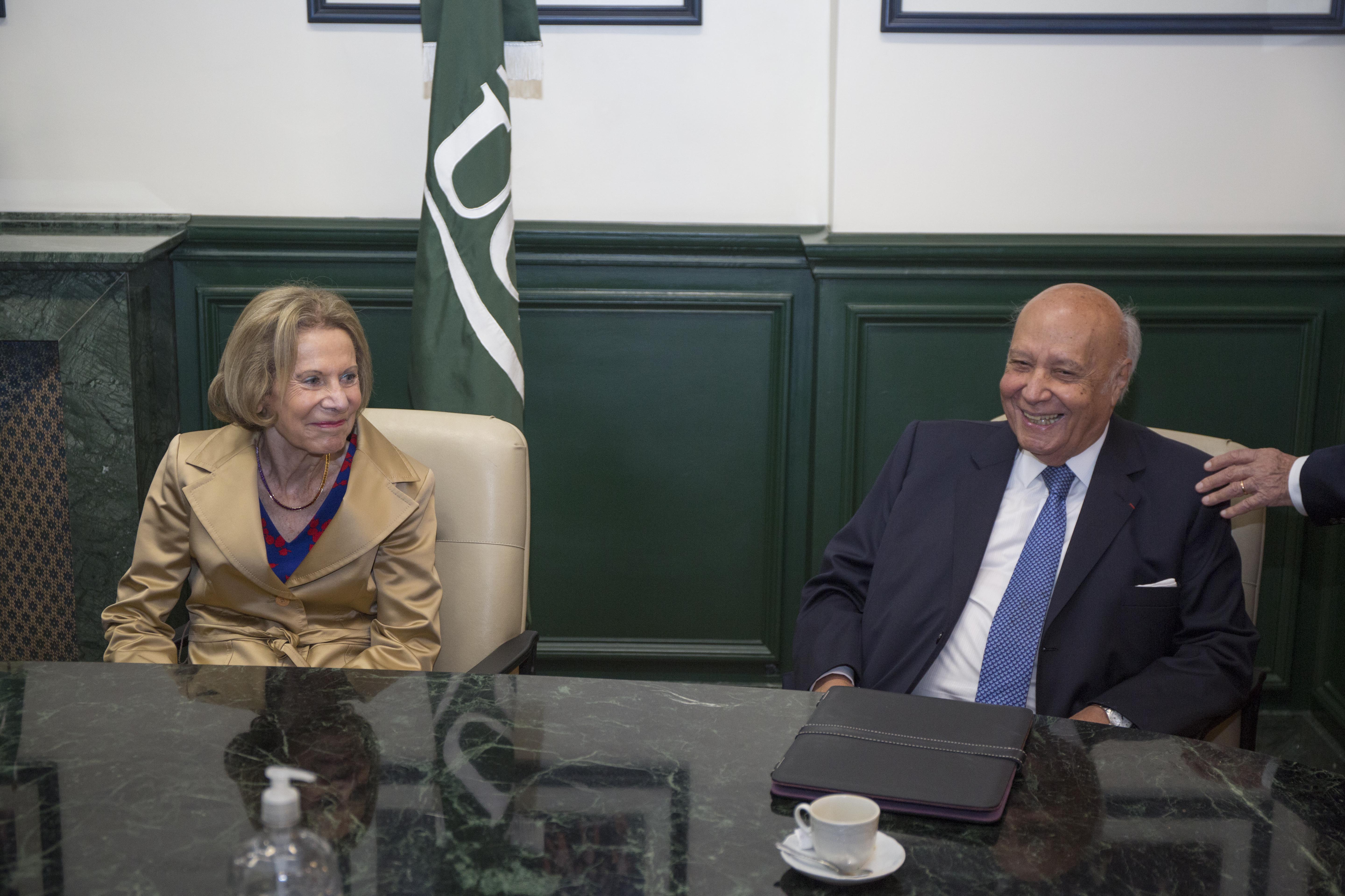 La presidente Inés M. Weinberg junto al Dr. Juan Carlos Cassagne