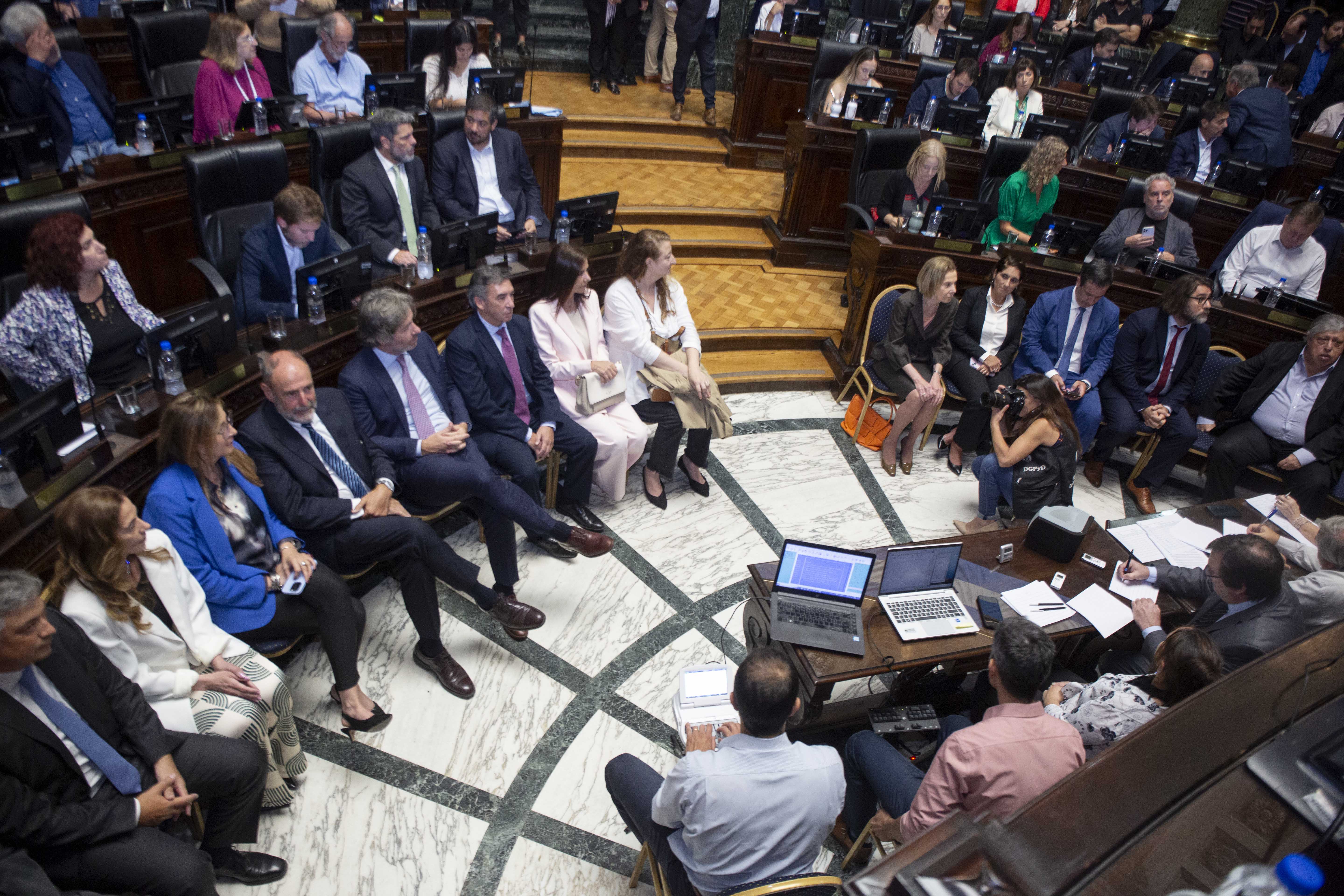Las autoridades del Poder Judicial de la Ciudad en la primera fila del hemiciclo de la Legislatura porteña