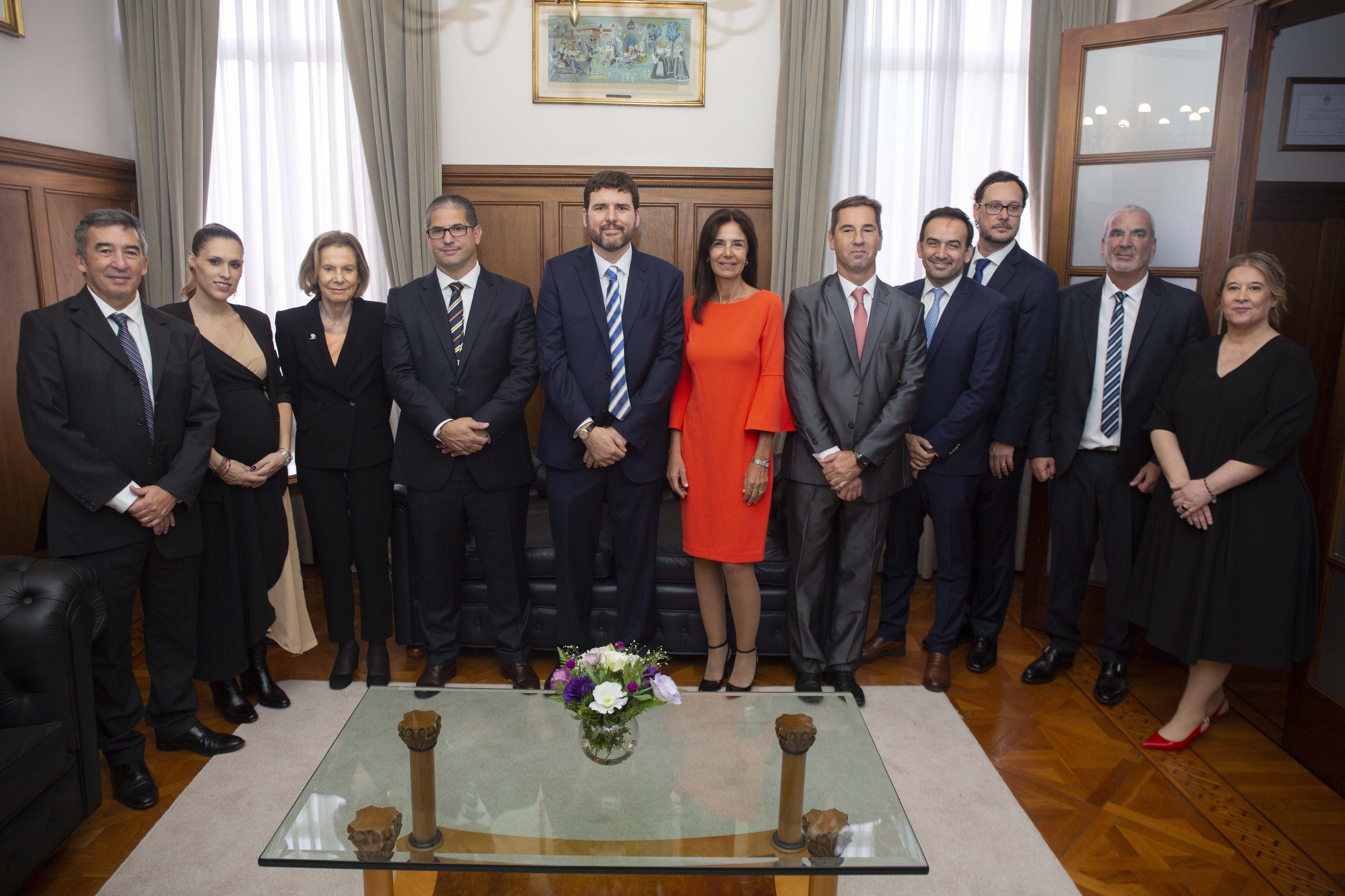 Inés M. Weinberg, Marcela de Langhe, Santiago Otamendi y Francisco Quintana junto a los/as nuevos/as jueces de Primera Instancia.