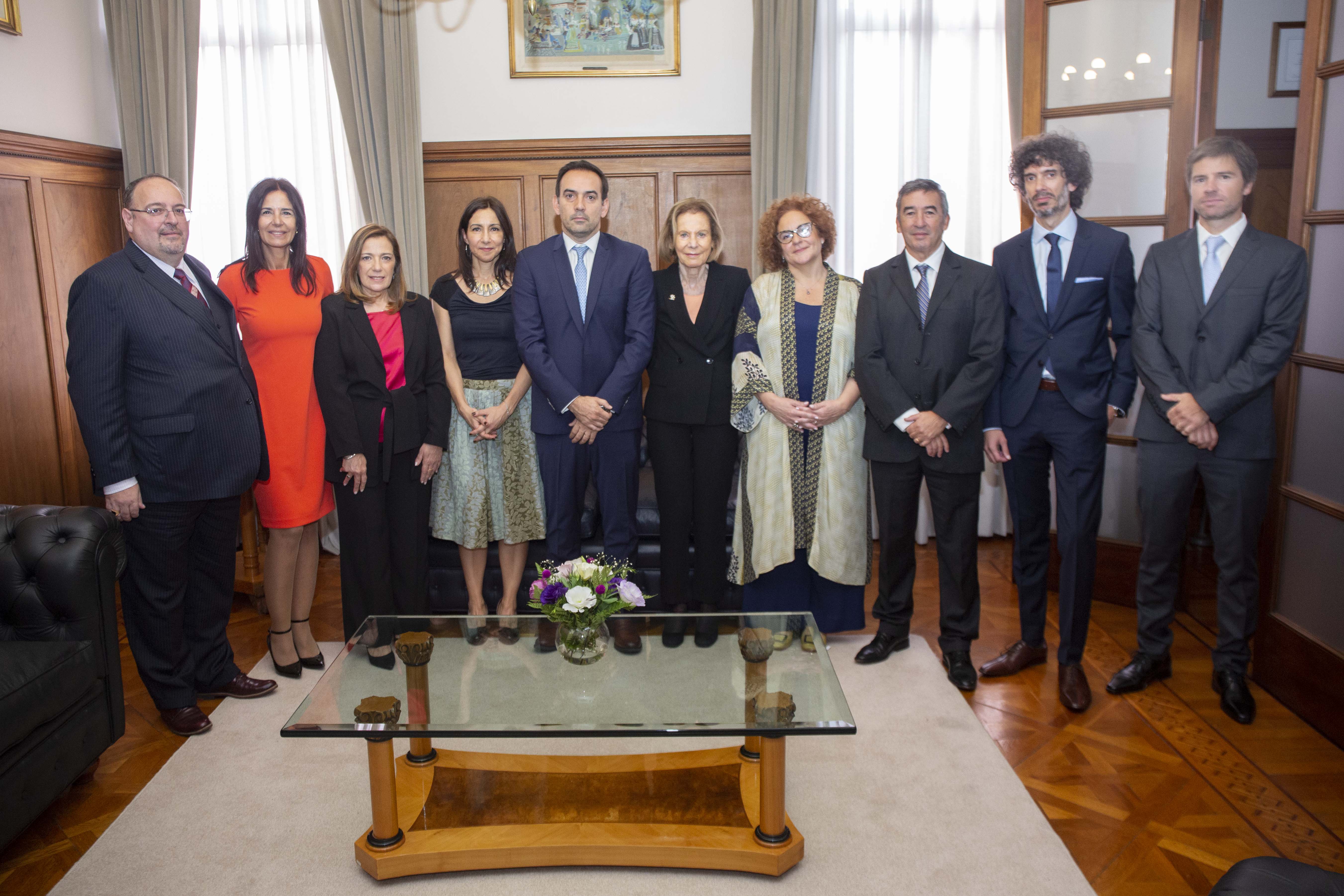 Las juezas y el juez del Tribunal Superior Inés Weinberg, Marcela De Langhe y el juez Santiago Otamendi y el presidente del Consejo de la Magistratura Fracisco Quintana junto a las/os nuevas/os Camaristas del poder Judicial de la Ciudad de Buenos Aires.