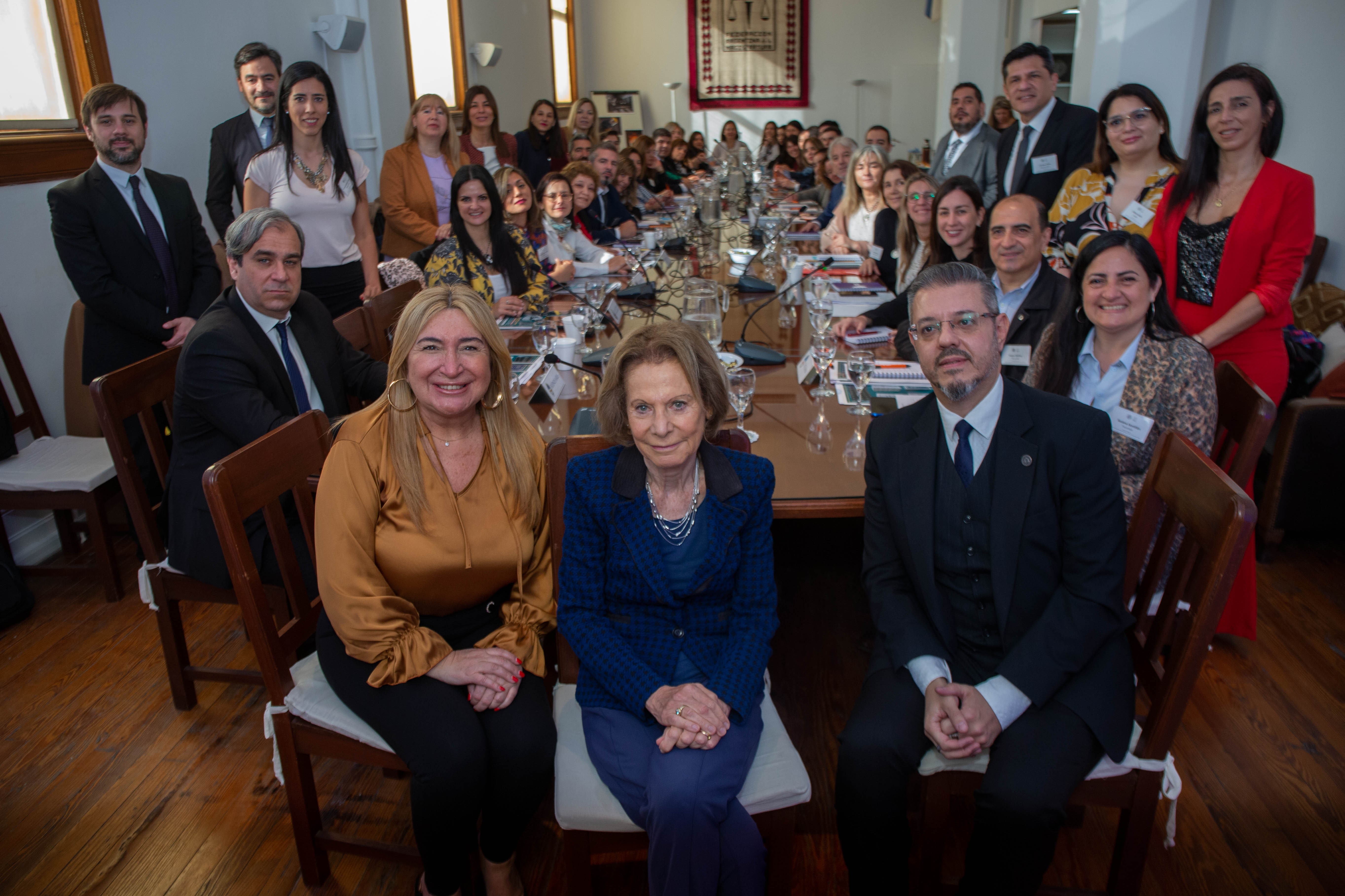 Marcela Ruiz, Inés M. Weinberg y Carlos Fel Rolero Santurián junto a Secretarios Judiciales y del Ministerio Público de todo el país.