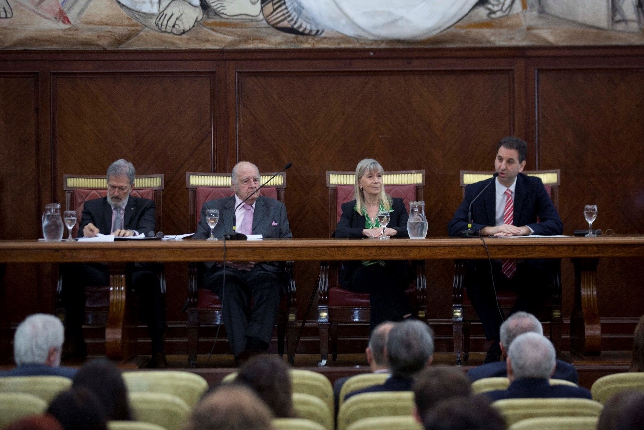 Apertura: El presidente de la DAIA, Jorge Knoblovits; el director del Observatorio sobre la Lucha contra el Antisemitismo, Juan Antonio Travieso, la vicedecana de la Facultad de Derecho UBA, Silvia Nonna y el director de la DAIA, Víctor Garelik.