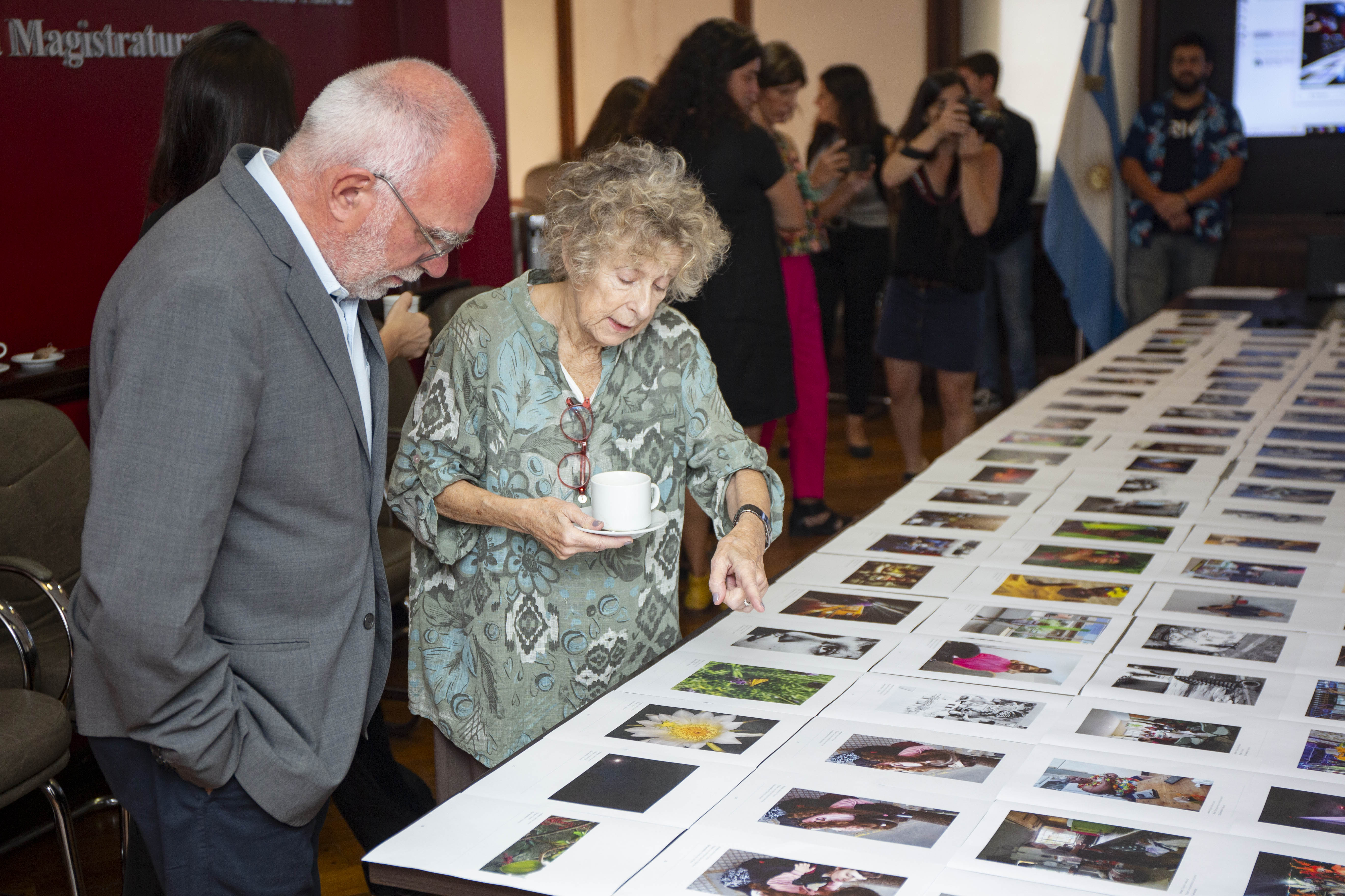 Distinción a las ganadoras del concurso fotográfico “La ciudad se retrata: historias de mujeres y diversidades”