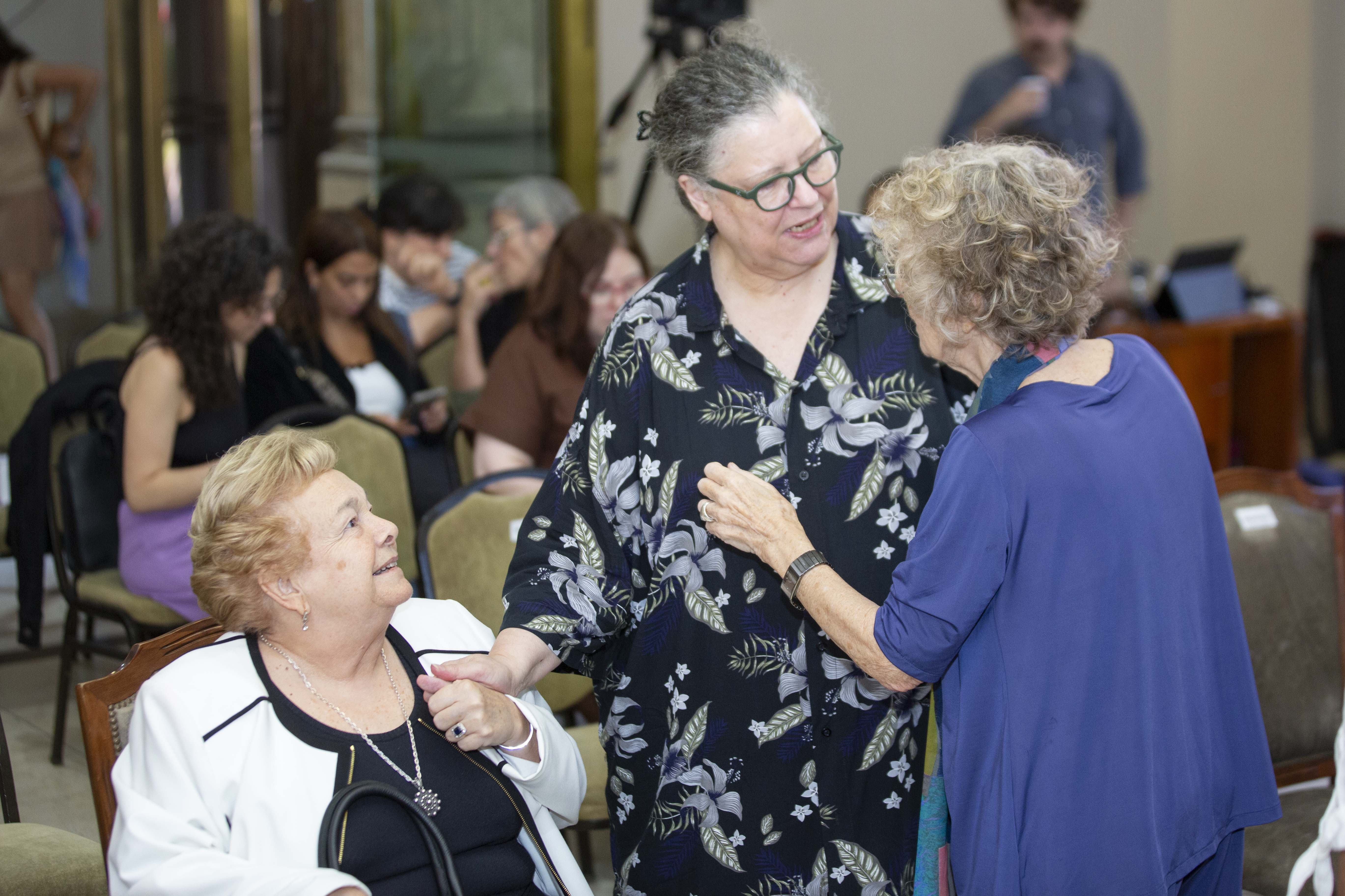 La Dra. Stella Maris Martinez, la Dra. Diana Maffía y la Dra. Alicia Ruiz