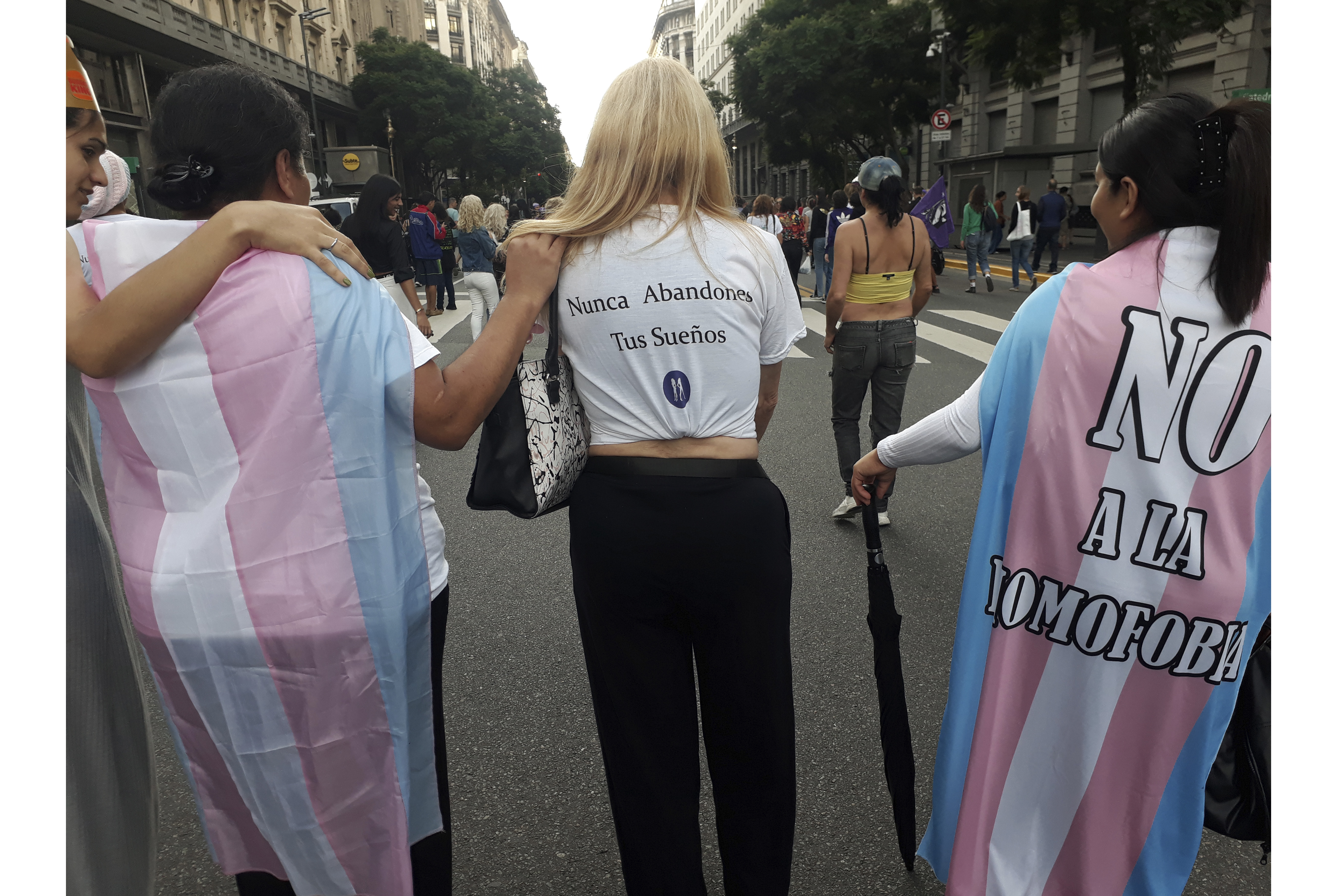 Mención especial. “Nunca abandones tus sueños”. Artista: Maite Martínez Torres. Eje temático: Roles de cuidado.