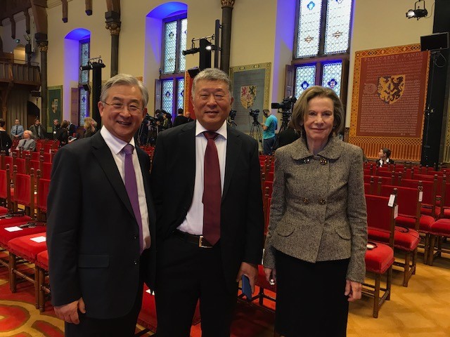 Juez Inés Weinberg con los magistrados del ICTY Liu y O-Gon, de China y Corea.