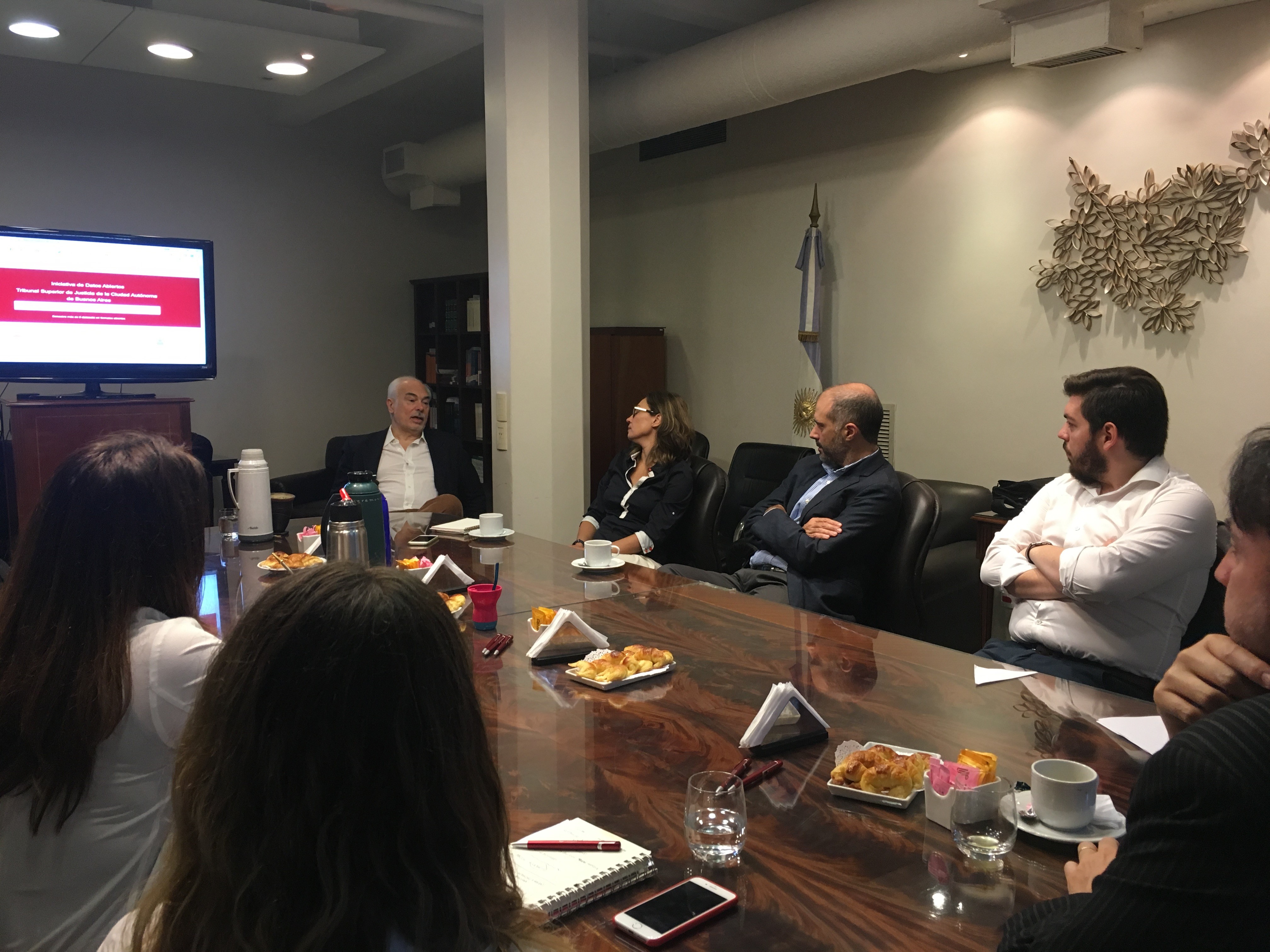 El Presidente del Tribunal Superior, Luis Lozano, con representantes de la Sociedad Civil, del Consejo de la Magistratura y del Gobierno de la Ciudad de Buenos Aires