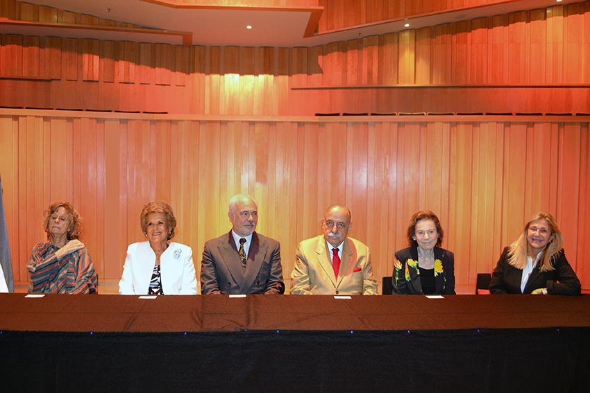 Los jueces Alicia Ruiz, Ana María Conde, Luis Lozano, José O. Casas e Inés M. Weinberg junto a la Secretaria Electoral Alejandra Tadei