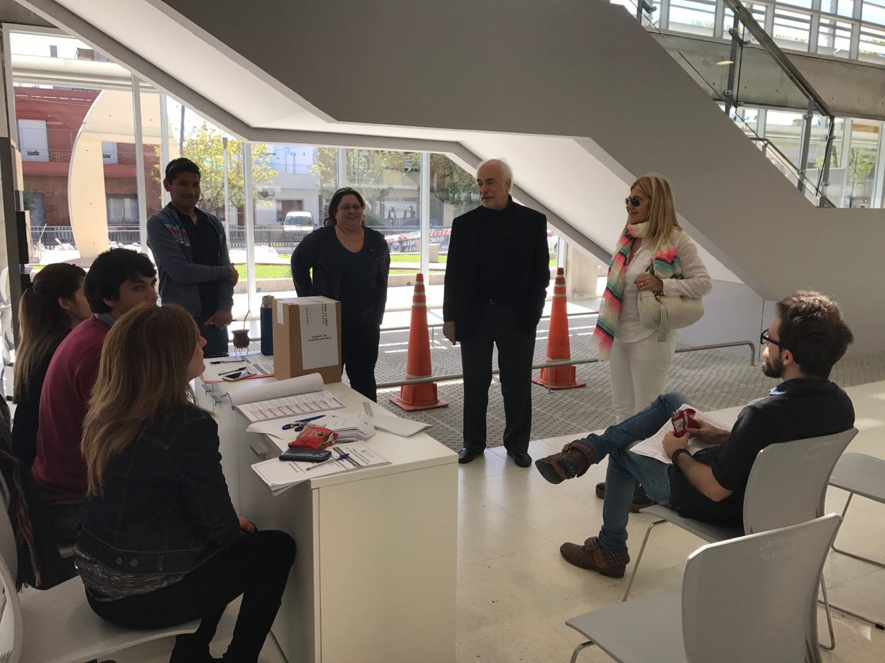 El Presidente del TSJ, Dr. Luis F. Lozano (centro) y la Secretaria Electoral, Dra. Alejandra Tadei (derecha).