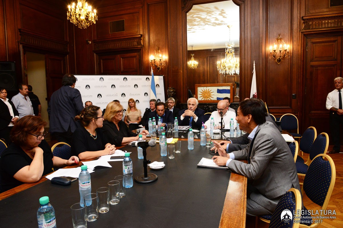 Ruben Rafael Torres (Director General de Administración del TSJ), Luis Francisco Lozano (Presidente del TSJ) y Alejandro García (Diputado de la Legislatura y presidente de la comisión)