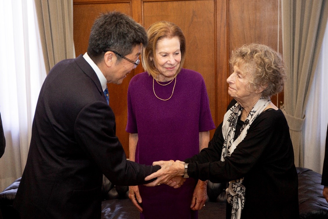 La Vicepresidenta del TSJ, Alicia E. C. Ruiz, junto a la Presidente Inés M. Weinberg, al momento de recibir al Vicepresidente del Tribunal Popular Superior del Municipio de Beijinga, Ren Xuefeng.