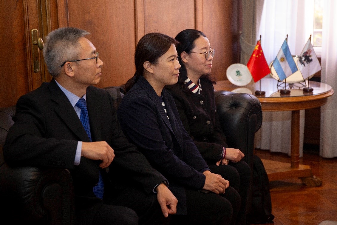 Parte de la comitiva del Poder Judicial de Beijing durante el encuentro con las juezas y los jueces del Tribunal Superior de Justicia de la Ciudad.