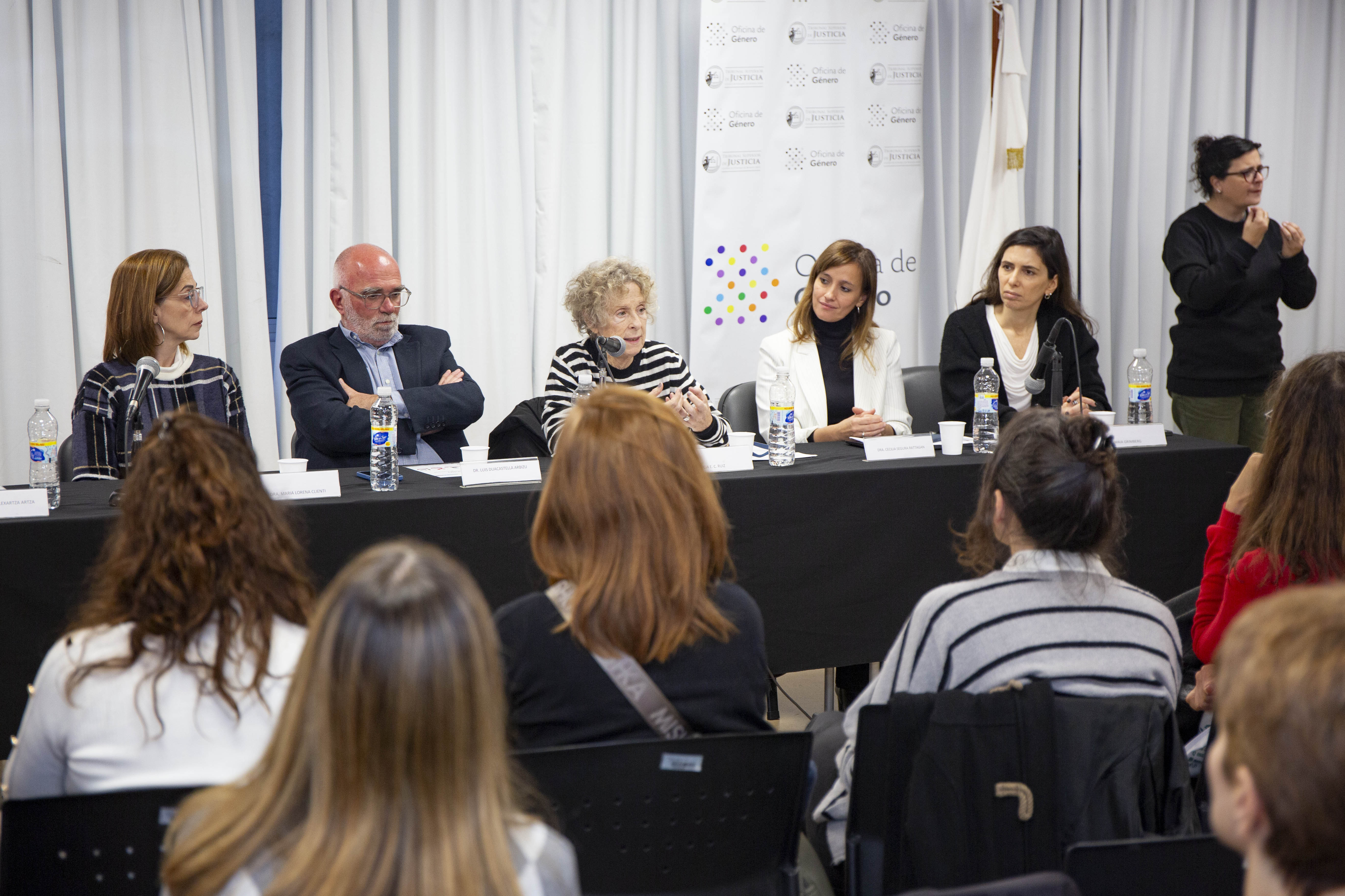 Panel del acto de lanzamiento de la campaña &quot;Entornos laborales libres de violencias de género y acoso&quot;