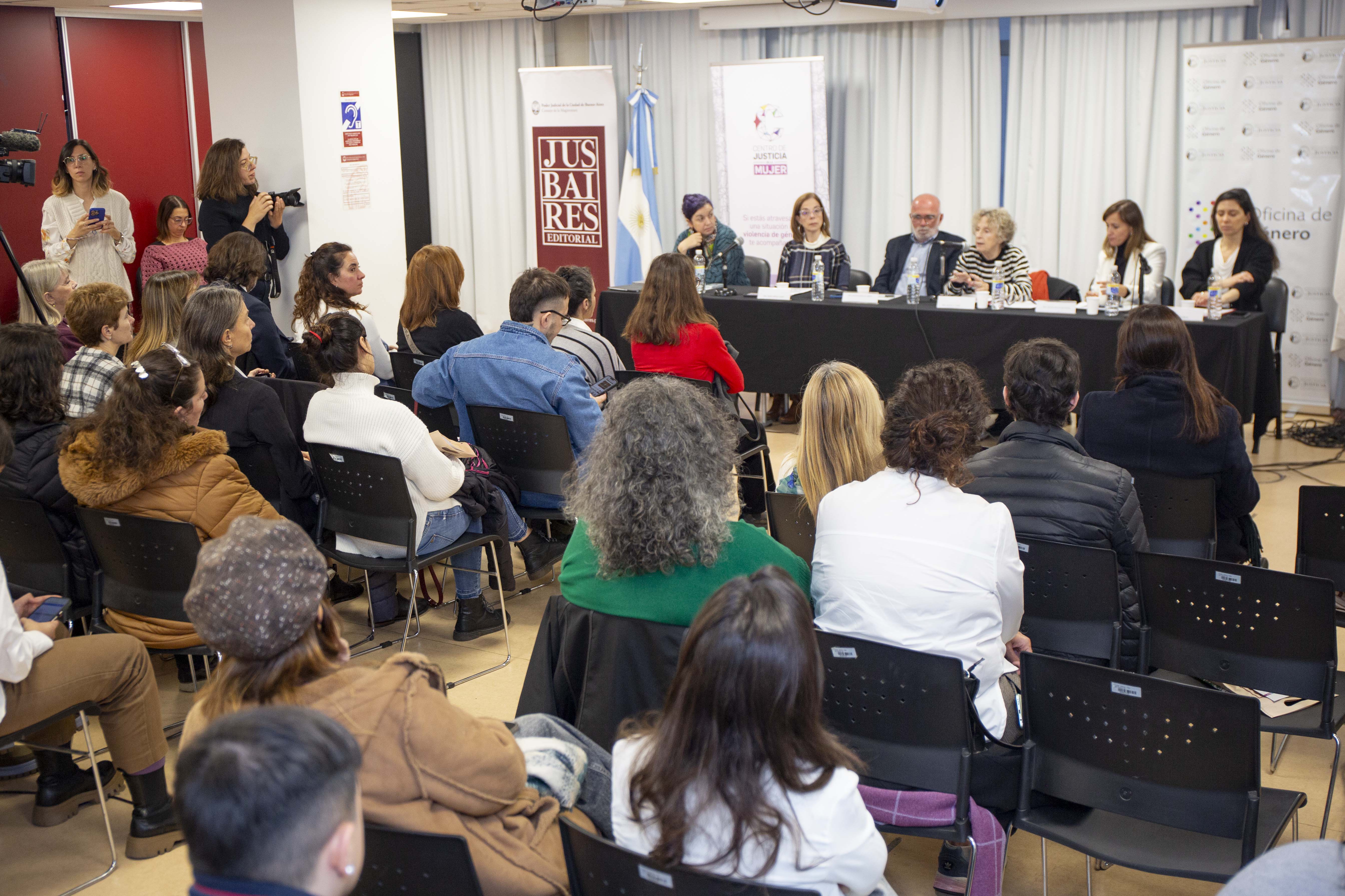Auditorio en el acto de lanzamiento de la campaña &quot;Entornos laborales libres de violencias de género y acoso&quot;
