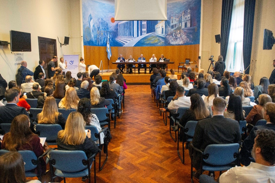 El aforo del Salón Azul de la Facultad de Derecho de la Universidad de Buenos Aires.