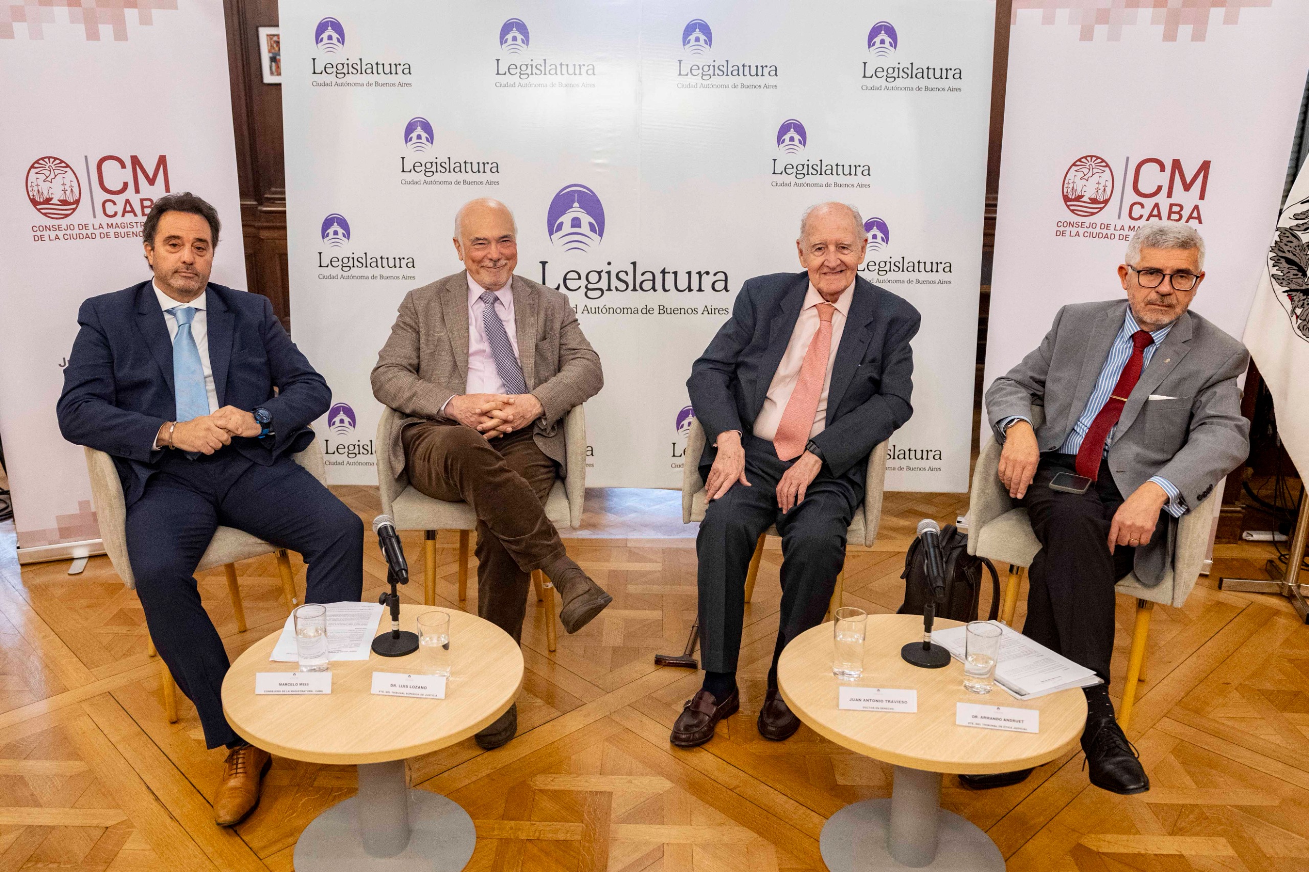 De izq. a der: Marcelo Meis, consejero del Consejo de la Magistartura; Luis Francisco Lozano, juez del TSJ; Juan Antonio Travieso, profesor emérito de la Universidad de Buenos Aires, y Armando Andruet, presidente del Tribunal de Ética Judicial del Poder Judicial de la Provincia de Córdoba.