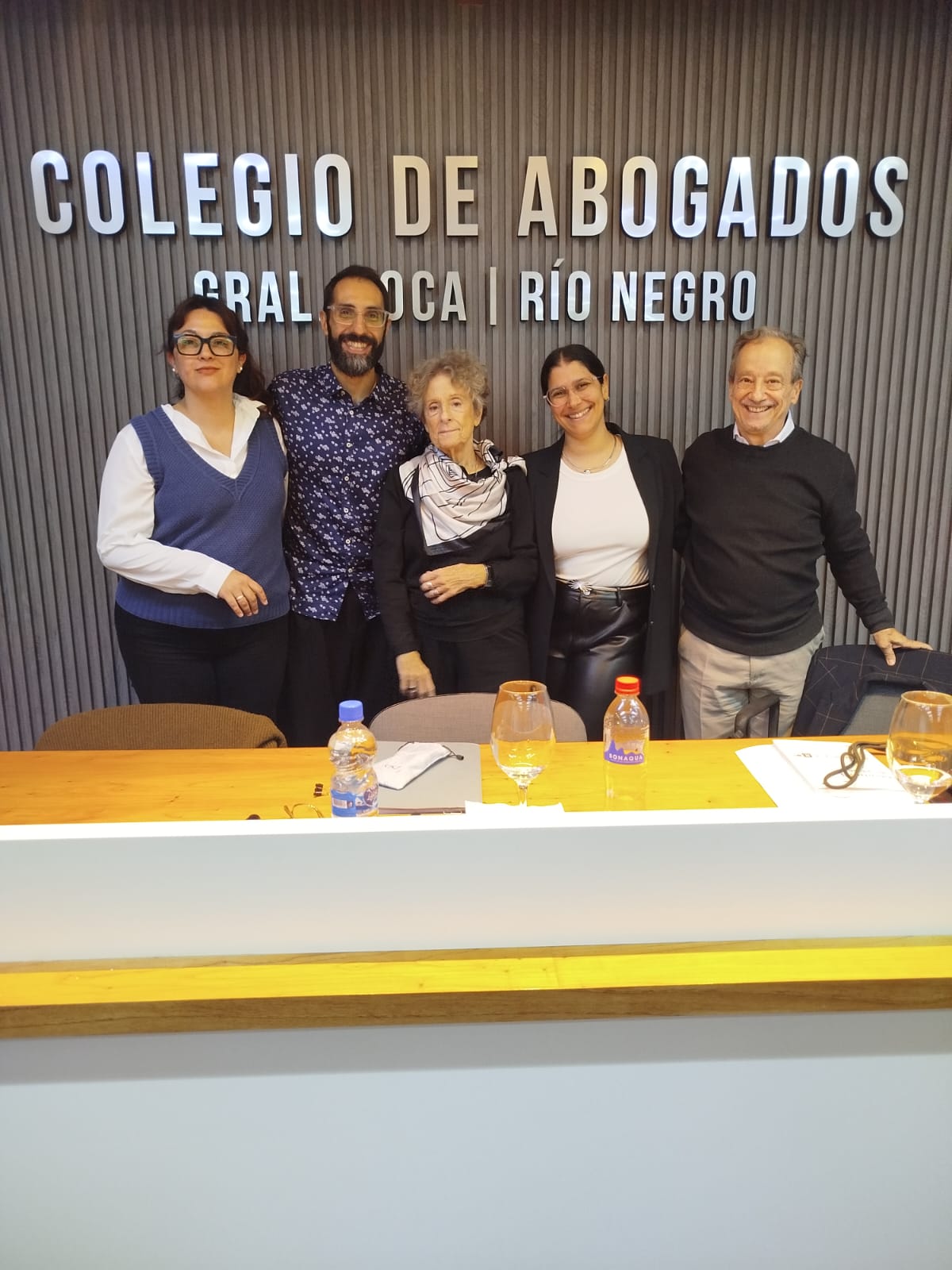 La jueza del TSJ, Alicia Ruiz, y el Secretario Letrado Emiliano Litardo, durante la presetación del libro en el Colegio de Abofadas y Abogados de General Roca.